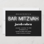 Convite Bar Mitzvah White Neon Lights Salva A Data<br><div class="desc">O legal bar moderno mitzvah salva o anúncio da data com "bar mitzvah" em luzes néon brancas brilhantes contra um fundo preto.</div>