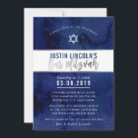 Convite BAR MODERNO MITZVAH tipo água azul tipo prata<br><div class="desc">pelo kat massard >> kat@simplysweetPAPERIE.com <<< design de convite de tendência para o BAR do seu filho MITZVAH Setup como modelo, é simples você adicionar seus próprios detalhes ou clicar no botão personalizar e você pode adicionar ou alterar texto, fontes, tamanhos etc. DICA: 1. Para alterar/mover gráficos / alterar a...</div>