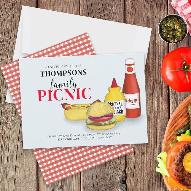 Convite Barbeque Casual Picnic Family Reunion Hamburger (BBQ invitation with Family picnic wording and hand-drawn hamburgers and hotdogs. )