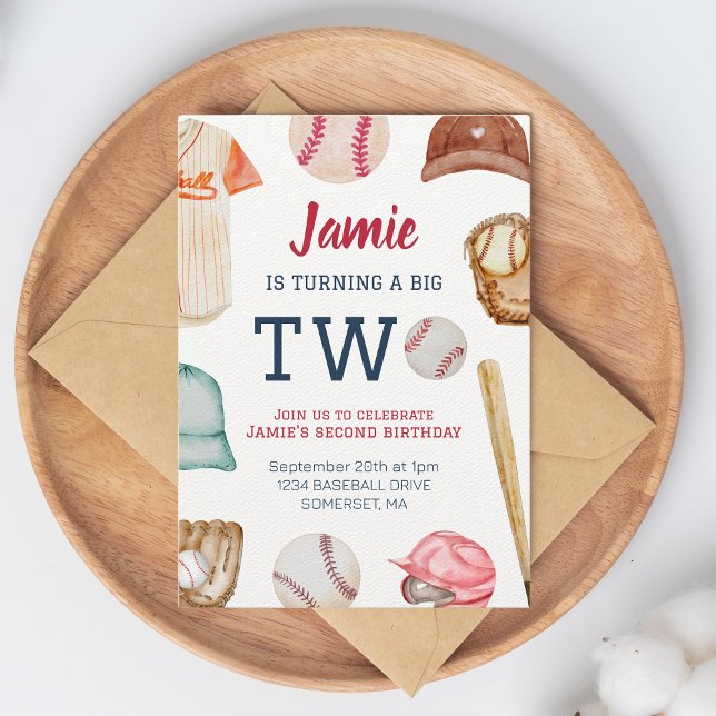 Convite Baseball Virando segundo aniversário de Dois Menin (Turning two Invitation on wooden plate and envelope.)