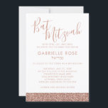 Convite Bat Mínimo Mitzvah, Glitter Cor-de-Rosa Dourada<br><div class="desc">O convite do Bat Mitzvah, com espaço para o nome hebraico, muted gold, muted rosa glitter stripe, é moderno, mínimo, simples e elegante para a jovem sofisticada. ・ ・ ・ ・ ・ Clique em PERSONALIZAR MAIS para alterar fontes, texto e cores de fundo ou editar o design como quiser para...</div>