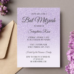 Convite Bat Mitzvah, com brilho roxo<br><div class="desc">O convite para o Bat Mitzvah,  ombre,  falso roxo,  Cria o seu próprio convite com um design único coordenador. A brilho púrpura cúbica será uma fotografia impressa e não verdadeiros flocos de glória.</div>