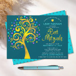 Convite Bat Mitzvah Gold Foil Moderna Árvore da Vida em Te<br><div class="desc">Tenha orgulho, alegria e mostre este marco do seu Bat Mitzvah favorito! Esta escaravana escura, gráfica, de folha de ouro, com turquesa cintilante, teal, púrpura e azul, Estrela de David e "folhas" de ponto sobre um fundo azul-lacre rico e escuro, é o convite perfeito para esta ocasião especial. Uma pequena,...</div>