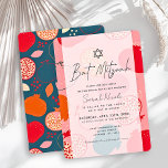 Convite Batalha do Bat Mitzvah com padrão de Romã Rosa<br><div class="desc">Este convite de Bat Mitzvah estiloso e kitsch apresenta um fundo rosa com um padrão de romã em vermelho,  laranja e azul-marinho. O lado reverso apresenta um fundo azul-marinho com um padrão de romã. Personalize-o para suas necessidades. Você pode encontrar produtos correspondentes na minha loja.</div>