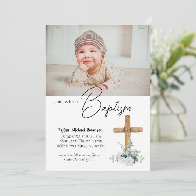 Convite Batismo de Bebê Menino com Cruz de Madeira e Foto  (Em pé/Frente)