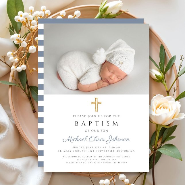 Convite Batismo de Menino Azul Moderno Strips Cruzando Fot (Dusty Blue Stripes Cross Photo Boy Baptism Invitation)