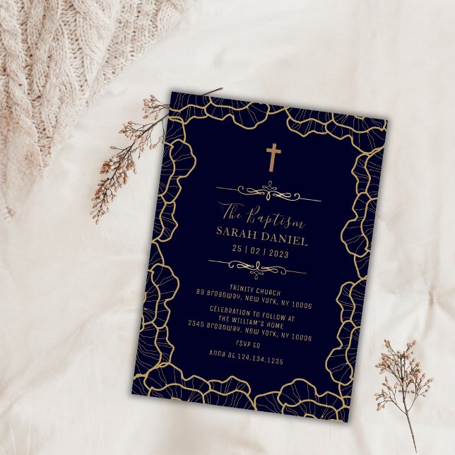 Convite Batismo Dourado da Flor Azul-Marinho Elegante (Elegant Navy Blue Gold Flower Cross Baptism Invitation)