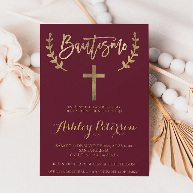 Convite Batismo elegante vermelho-burgundy, espanhol, Dour (Spanish Gold burgundy red elegant script baptism Invitation)