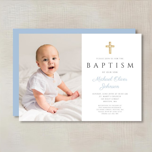 Convite Batismo Foto Menino Cruz Script Azul Bebê Moderno (Modern Baby Blue Script Cross Boy Photo Baptism Invitation)