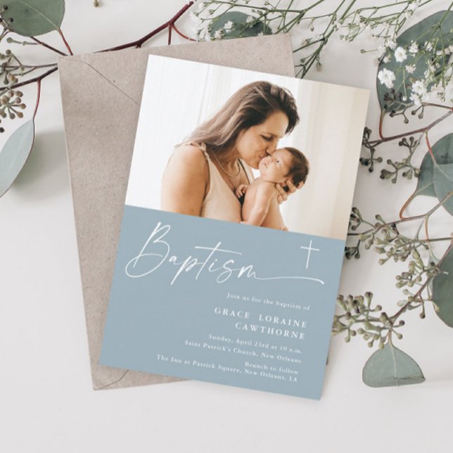 Convite Batismo Fotográfico Meninos Azul Script Moderno El (Modern Elegant Script Photo Baptism Invitation.)