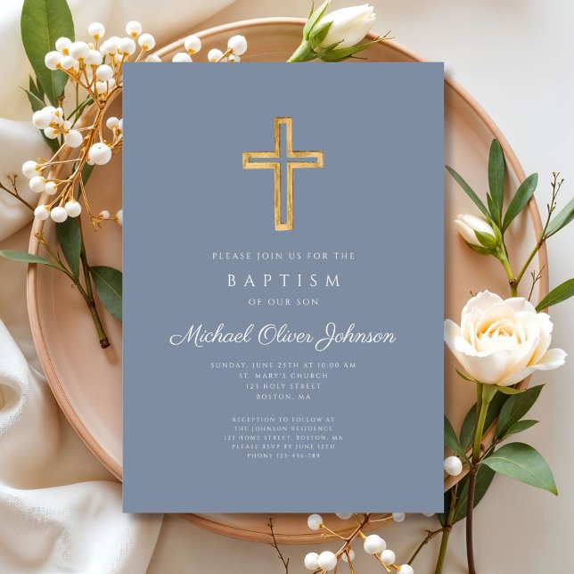Convite Batismo religioso azul moderno e empoeirado (Modern Dusty Blue Religious Cross Boy Baptism Invitation)