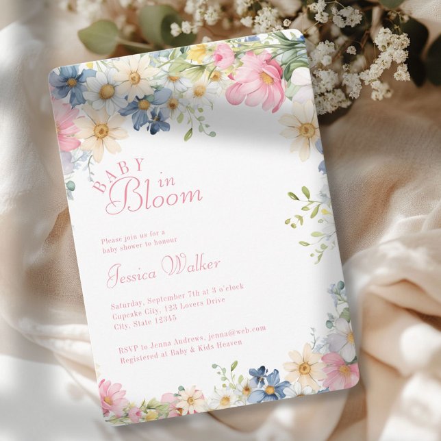 Convite BEBÊ NO BLOOM! Flor selvagem, Chá de fraldas (BABY IN BLOOM! Wildflower, Watercolor, White + Pastel, Baby Shower Invitation.)