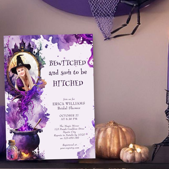 Convite Bebeu um Chá de panela de Fotografia do Halloween  (Photo Invitation - Bewitched and soon-to-be Hitched -Halloween Themed Bridal Shower by Darling & May)