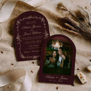 Convite Bege Floral Borgonha Old Money Arqueado Casamento