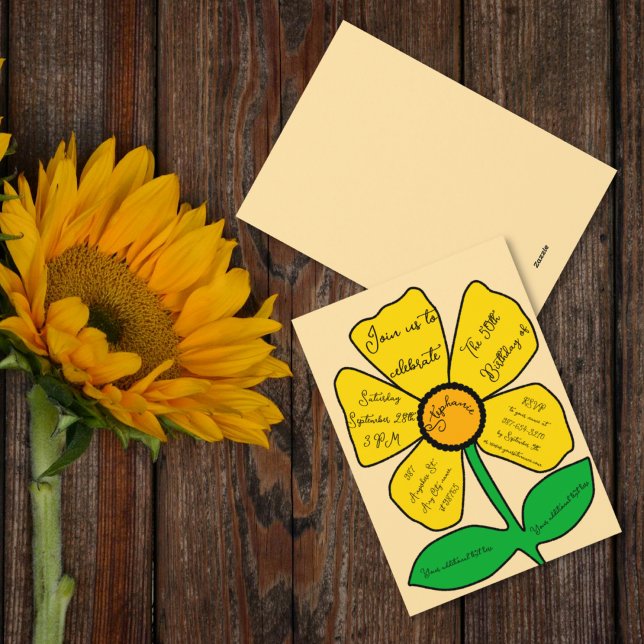 Convite Beige 50th Birthday Dourado Doodle Flower (Criador carregado)