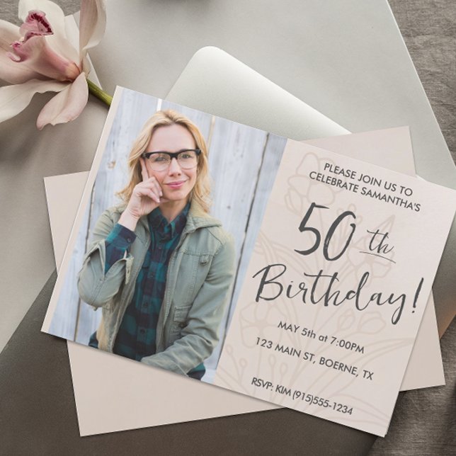 Convite Beige Floral Foto 50th Birthday (50th Birthday Photo Invitation)