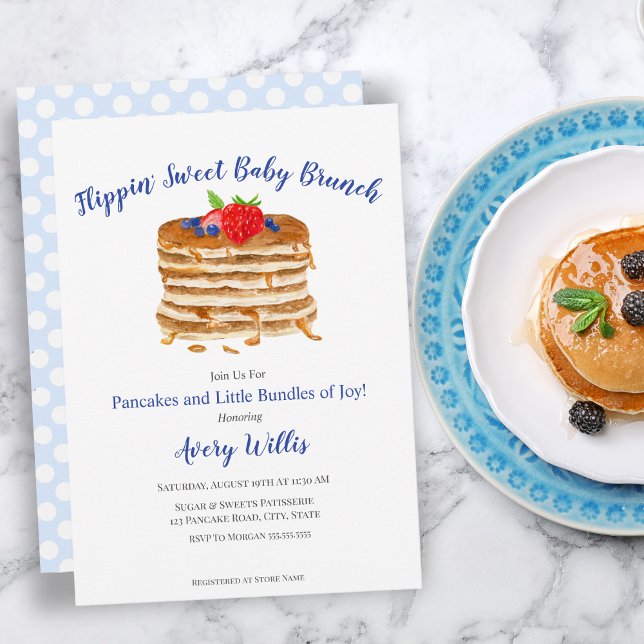 Convite Berry Pancake Blue Gingham Chá de fraldas (Flippin' Sweet as a cute Baby Shower invitation.)