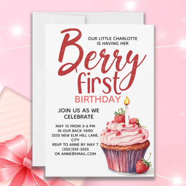 Convite Berry Primeiro Cupcake de Morango Aniversário de 1 (Cupcake and candle little girl's "Berry first birthday" party invitation)