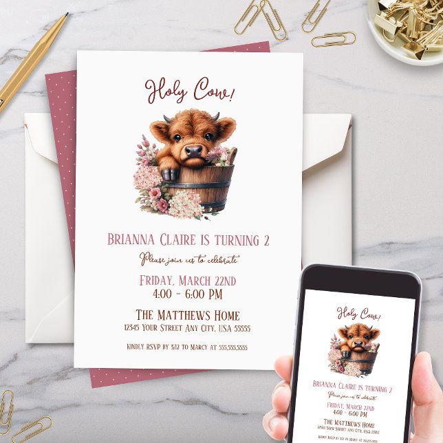 Convite Bicardia de Aniversário de Animais Frangais Rosa-R (cute pink floral highland cow birthday party invitation for little girl with hydrangea wildflowers)