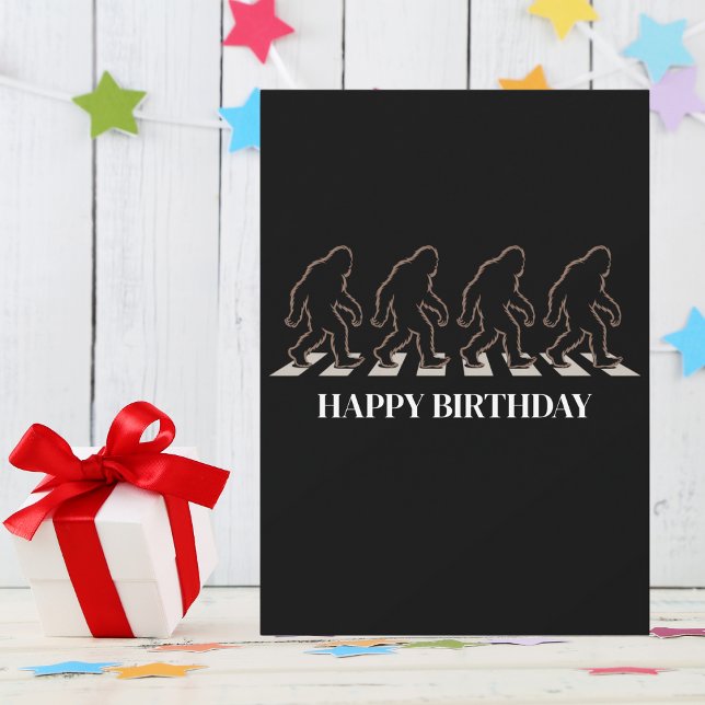Convite Birthday Bigfoot Silhouket Atravessando Rua Engraç (Criador carregado)