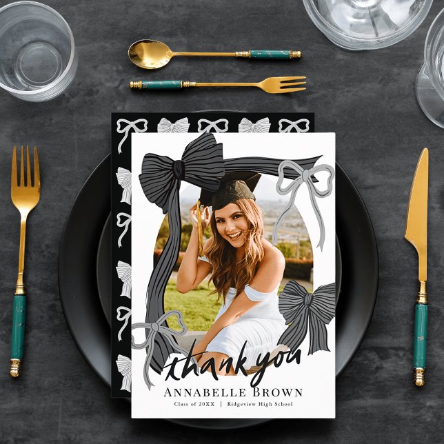 Convite Black Bows Photo Graduation Thank You Card (Criador carregado)