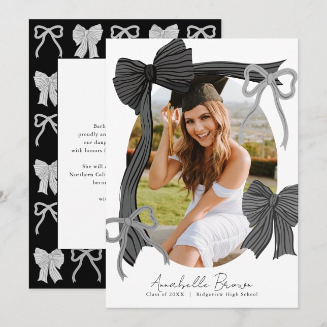Convite Black Bows Photo Message Graduation Announcement (Frente/Verso)