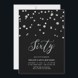 Convite Black & Silver Confetti 60ª Festa de aniversário<br><div class="desc">Celebre seu dia especial com este mínimo de 60º convite de aniversário. Este design apresenta um script de na moda com letra "Sessenta" com um confete em forma de hexágono com uma combinação de cores preto e prateado. Mais convites e material de festa estão disponíveis no meu compro BaraBomDesign.</div>