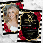 Convite Black White Red Photo Surprise 50th Birthday<br><div class="desc">Elegante surpresa floral feminina, 50º convite de aniversário com sua foto na parte de trás do cartão. Design branco preto-claro com ouro brilhante. Apresenta faixas pretas e brancas, rosas vermelhas, fontes de script e confetti. Perfeito para uma festa de comemoração de na moda adulto. Personalize com seus próprios detalhes. Pode...</div>