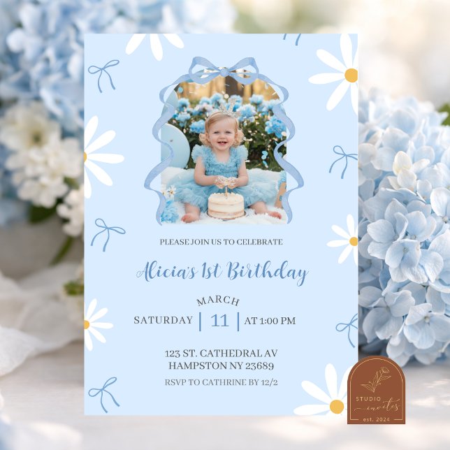 Convite Blue Daisy Coquette Girl 1st Birthday with photo (Criador carregado)