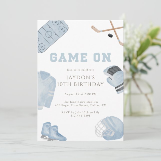 Convite Blue Game On Hockey Birthday Party Kids Sports  (Em pé/Frente)