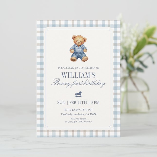 Convite Blue Gingham Beary First Birthday Boy Teddy Bear  (Em pé/Frente)