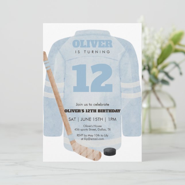 Convite Blue Hockey Jersey Birthday Invitation (Em pé/Frente)