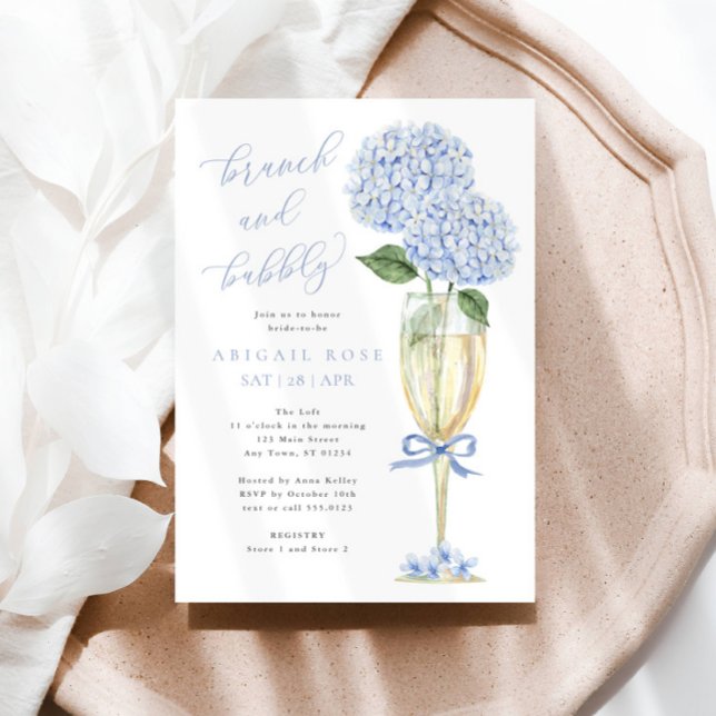Convite Blue Hydrangea Brunch e Champanhe Dourado Borrachã (Beautiful blue hydrangea flowers in a gold champagne flute.)