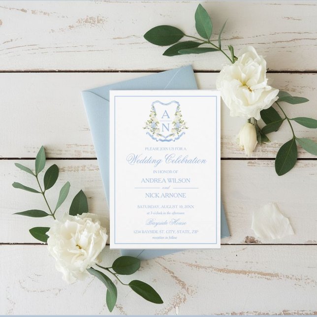Convite Blue Hydrangea Crest Monogram Wedding Invitation (Blue Hydrangea Crest Monogram Invitation)