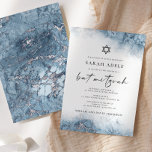 Convite Blue Silver Marble Bat Mitzvah<br><div class="desc">Este elegante convite do morcego mitzvah apresenta um design de borda azul-clara de aquarela imitando o mármore veinado com folha de prata falsa, desaparecendo gradualmente no fundo branco. As palavras "bat mitzvah" aparecem na escrita manual de cinzas de carvão, com o texto remanescente em maiúsculas de serif. O padrão de...</div>