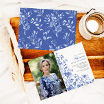Convite Blue White Chinoiserie Women Foto aniversário de 4<br><div class="desc">Este design de inspiração chinesa apresenta elegantes florais botânicos e verde em azul e branco delft. Personalize o convite com seus detalhes e se quiser reorganizar o estilo e posicionamento do texto,  pressione o botão "Clique para personalizar mais".</div>