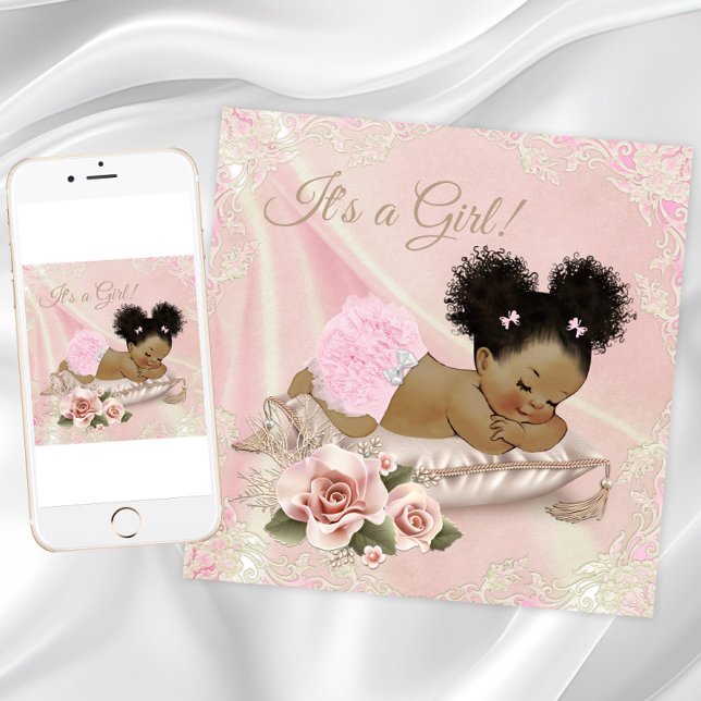 Convite Blush Ivory African American Chá de fraldas (Blush pink baby shower invitation with African baby girl on a pretty pillow and lace background.)