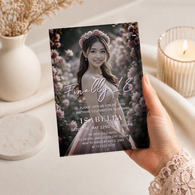 Convite Blush Rosa Finalmente 18 Foto (Blush pink 18th birthday photo invitation held in hand with soft romantic floral design)