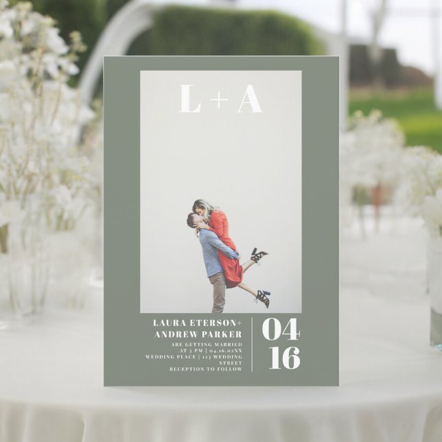 Convite Boas iniciais simples de verde-oliva moderno casam (Modern olive green simple initials photo wedding invitation)