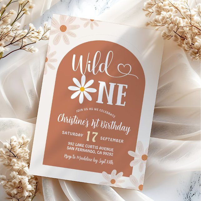 Convite Boho Arch Daisy Wild Um Primeiro Aniversário (Criador carregado)