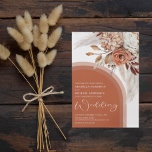 Convite Boho Burnt Orange Floral & Pampas Grass Casamento<br><div class="desc">Estes convites de casamento de bôho sonhador são perfeitos para um casamento outono. Os convites apresentam um tema de vassoura com tons de laranja queimada, terracota, pêssego e creme. Uma exibição elegante de florais, folhas, grama-pampas e um modelo de convite para casamento moderno com tons de terra. Os estilos de...</div>