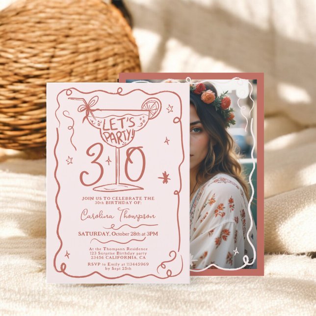 Convite Boho chic quirky escrivaninha 30 anos (Boho chic quirky whimsical scribbles 30 birthday invitation terracotta)