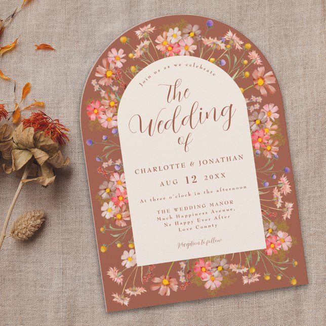 Convite Boho Fall Wildflower Arch Orange Casamento Laranja (Boho wildflower floral arch burnt orange terracotta wedding invitation elegant modern script)