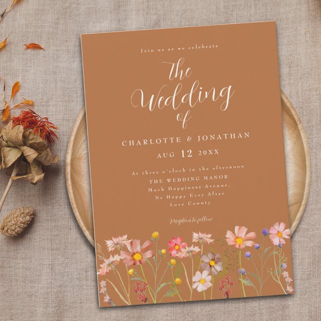 Convite Boho Fall Wildflower Terracotta Casamento Floral (Boho fall wildflower meadow wedding invitation in burnt orange umber terracotta purple yellow)