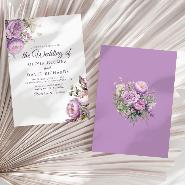 Convite Boho Lilac Peonies Casamento (Boho Lilac Peonies Wedding Invitation on a neutral dry palm leaf.)