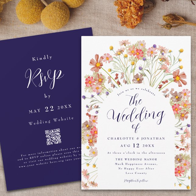 Convite Boho Marinho de flor selvagem Casamento branco azu (Boho rustic wildflower floral arch fall navy blue and with wedding invitation With rsvp qr code)