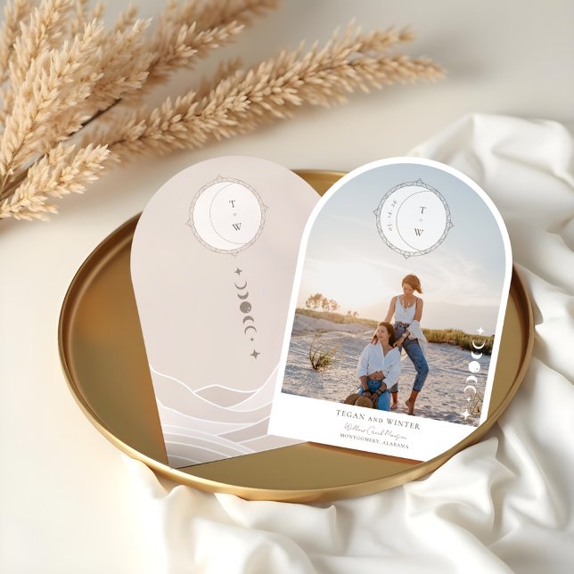 Convite Boho Moon Star Salve O Casamento De Foto Do Arco D (Boho Celestial Moon Star Save The Date Arch Photo Invitation)