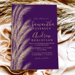 Convite Boho pampas dourado, relva, casamento roxo<br><div class="desc">Boho verão pampas de relva dourada brilhando casamento roxo com tipografia elegante e fundo minimalista.</div>