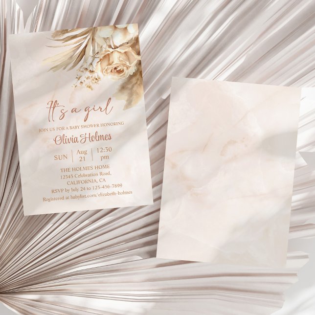 Convite Boho Pampas Grass Floral É um Chá de fraldas (Boho Pampas Grass Floral It's a Girl Baby Shower Invitation on a sunny white dry palm leaf.)