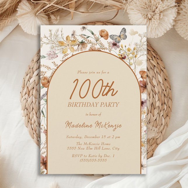 Convite Boho Wildflower Arch 100º Aniversário (Boho wildflowers and arch 100th birthday party invitation for women.)